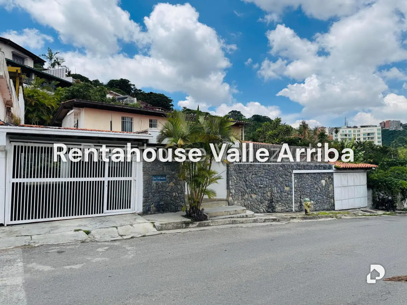 House in Santa Fe Norte, Caracas – 2
