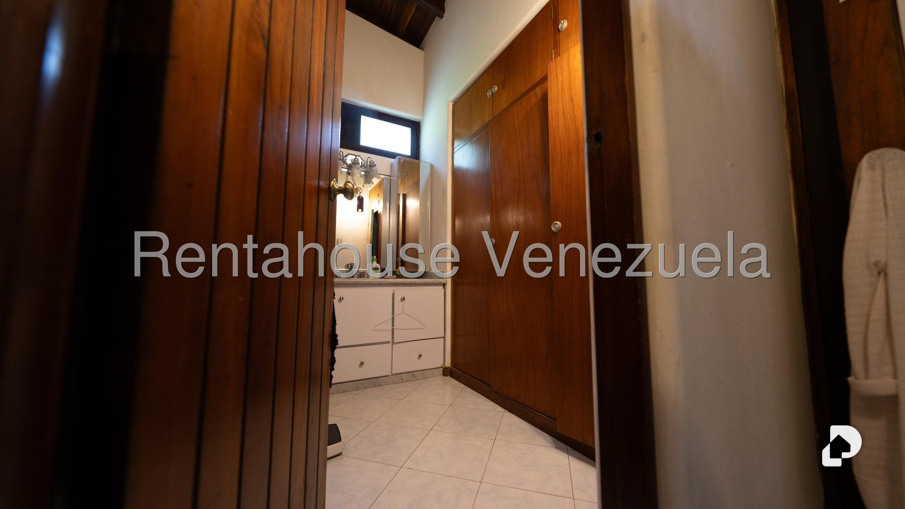 Casa en Cerro Verde, Caracas – 25