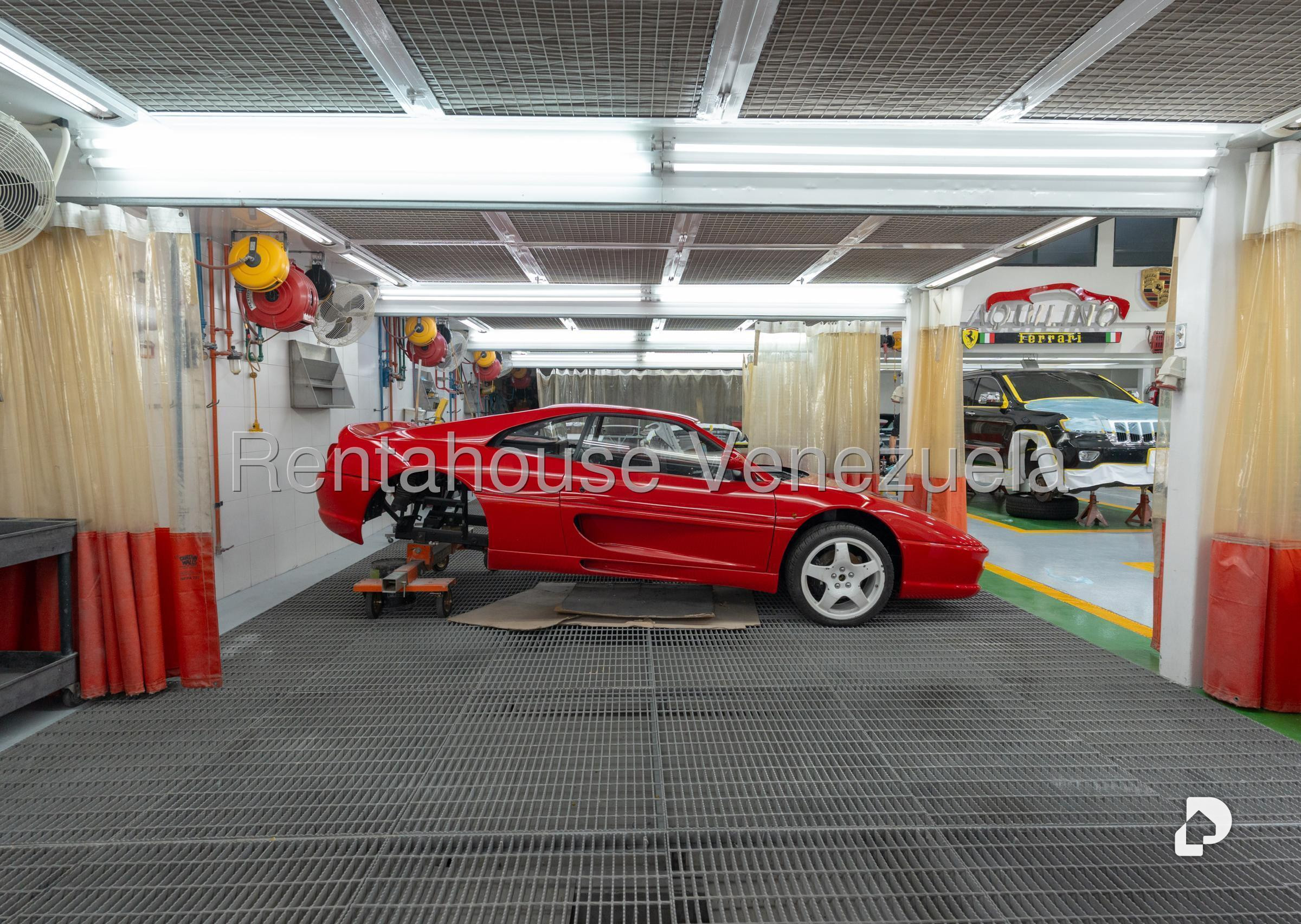 Local comercial en Los Chaguaramos, Caracas – 16