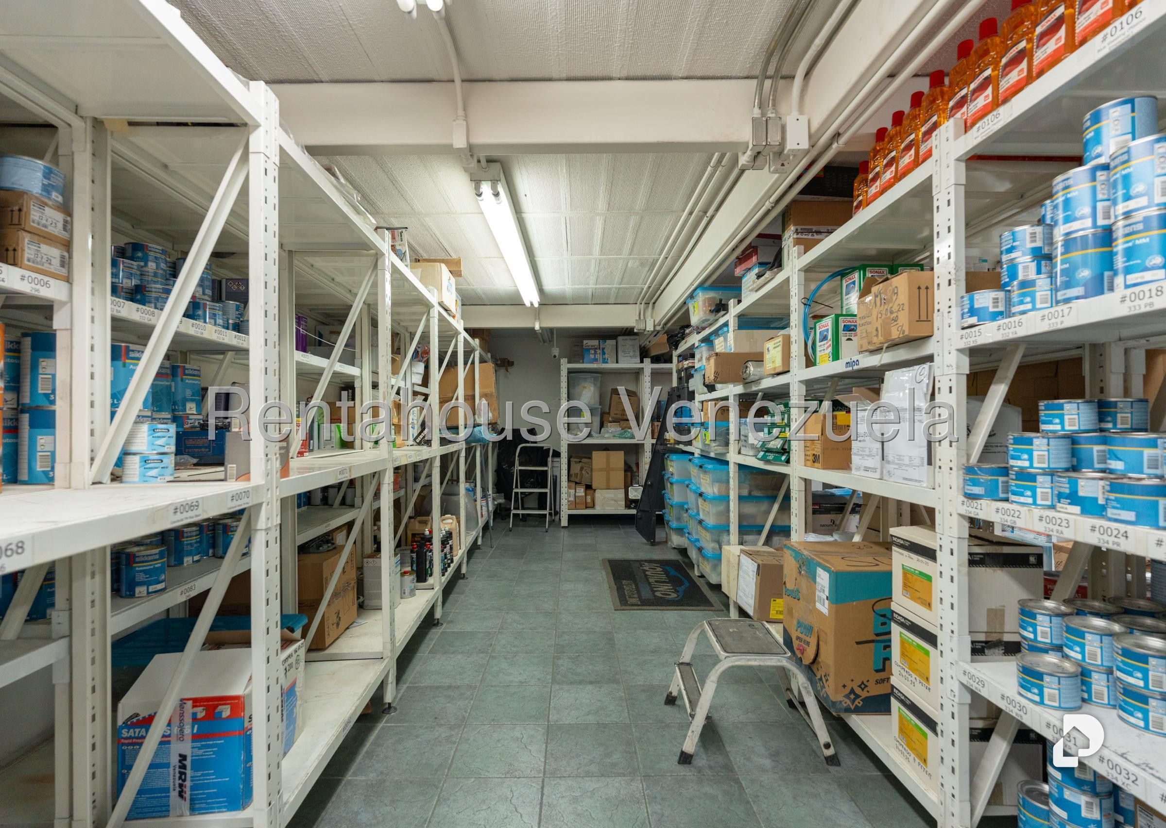 Local comercial en Los Chaguaramos, Caracas – 30