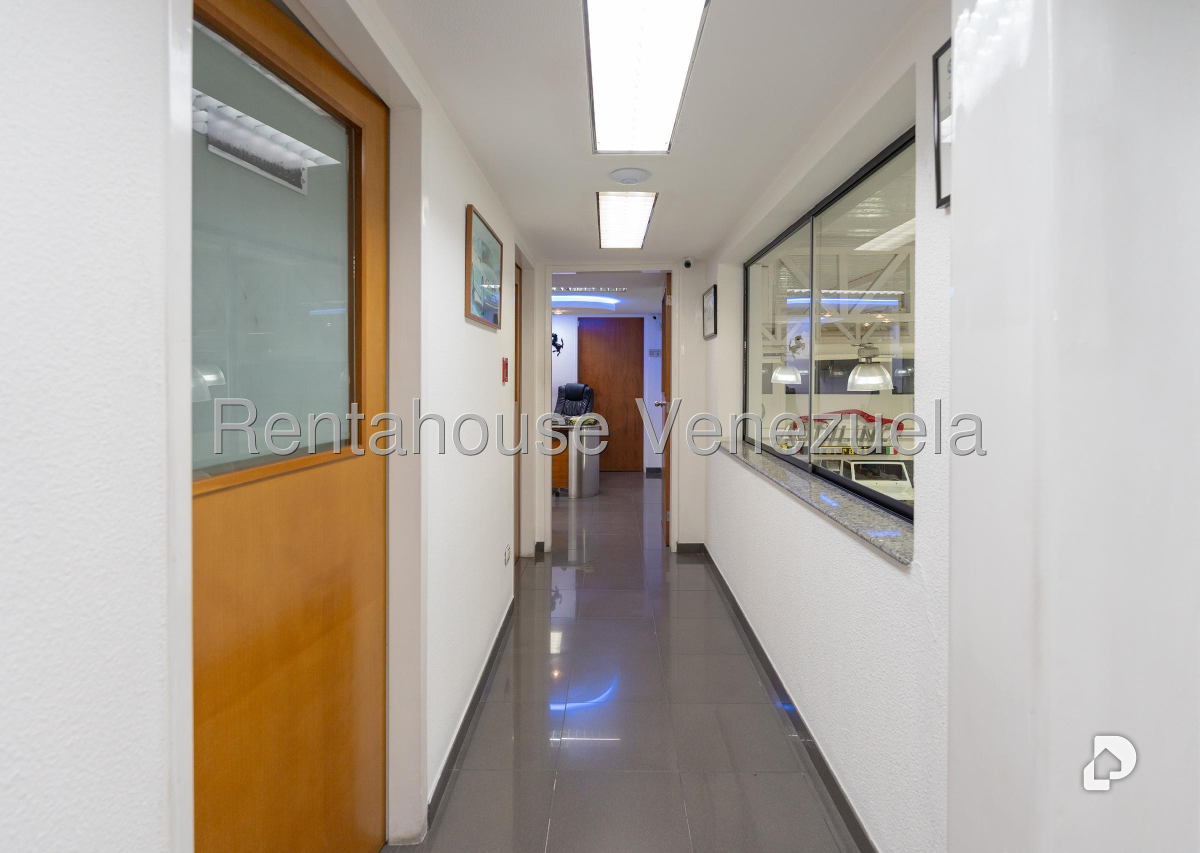 Local comercial en Los Chaguaramos, Caracas – 15
