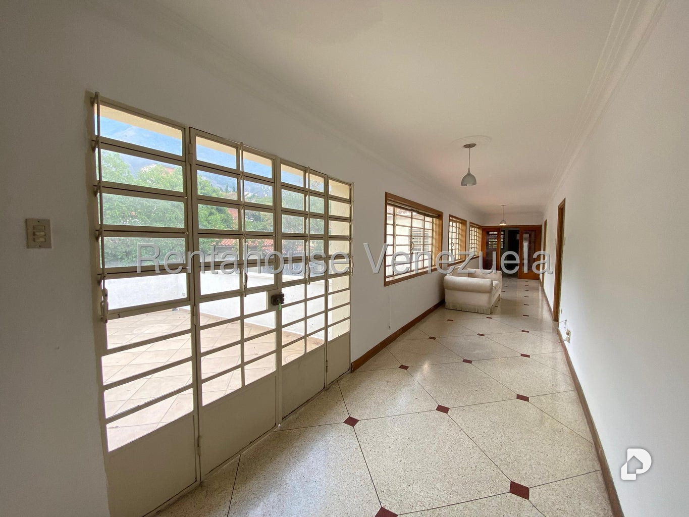 Casa en Altamira, Caracas – 24