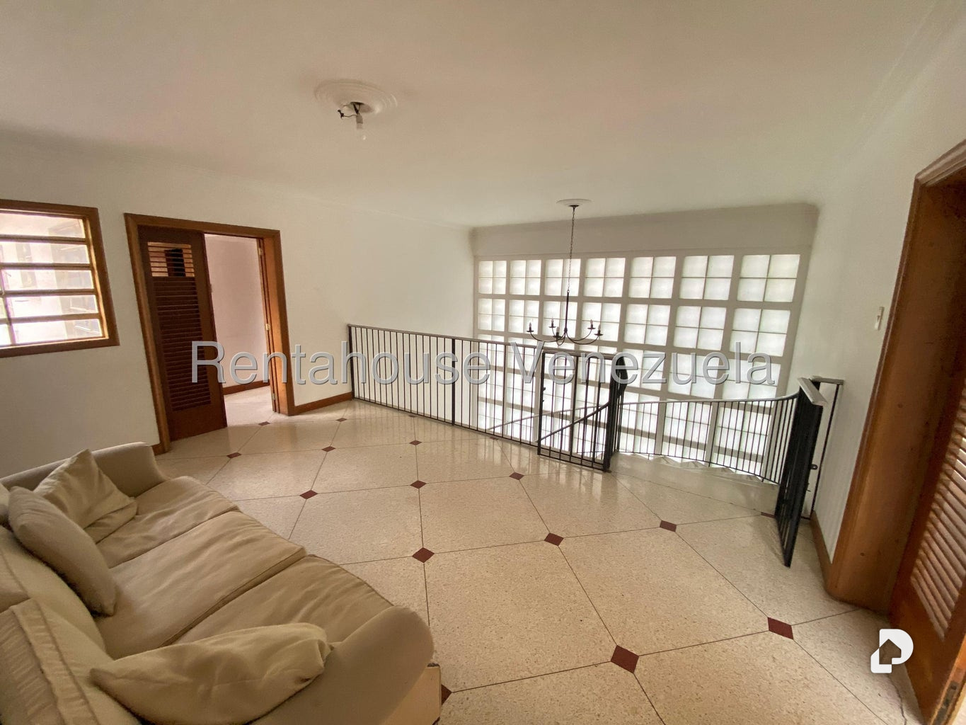 Casa en Altamira, Caracas – 15