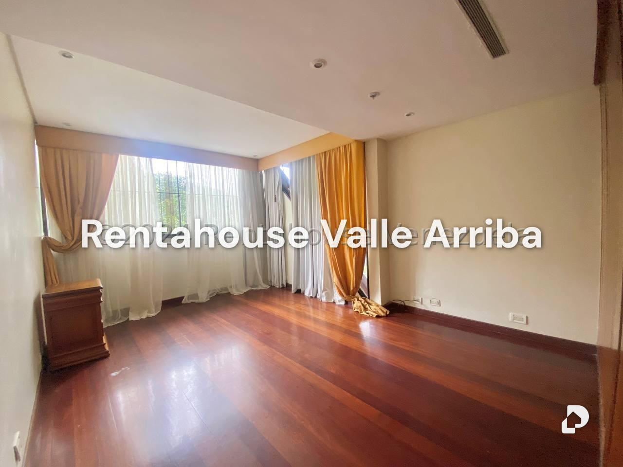 Casa en Oripoto, Caracas – 26
