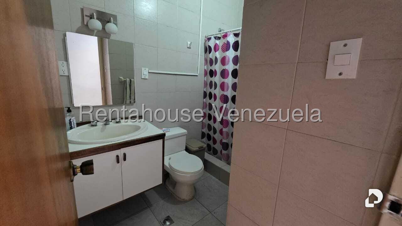 Oficina en Los Palos Grandes, Caracas – 8