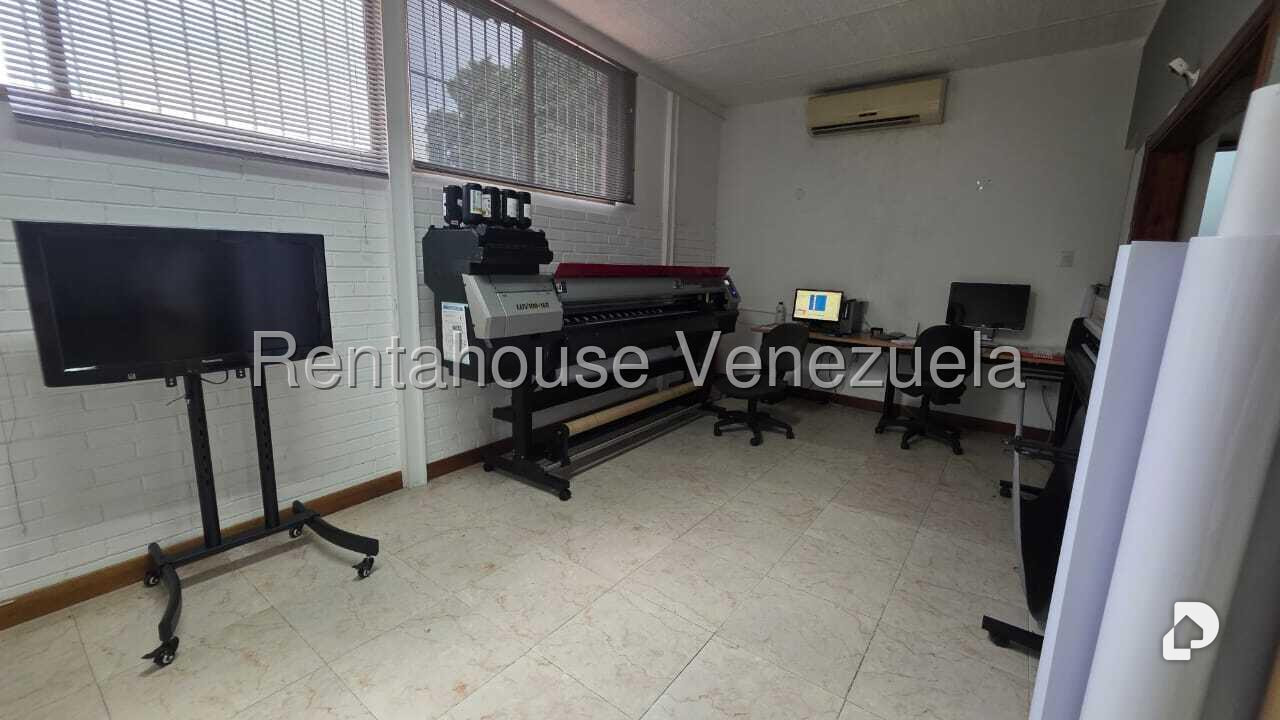 Oficina en Los Palos Grandes, Caracas – 11