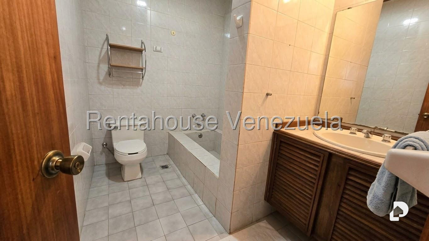 Oficina en Los Palos Grandes, Caracas – 7