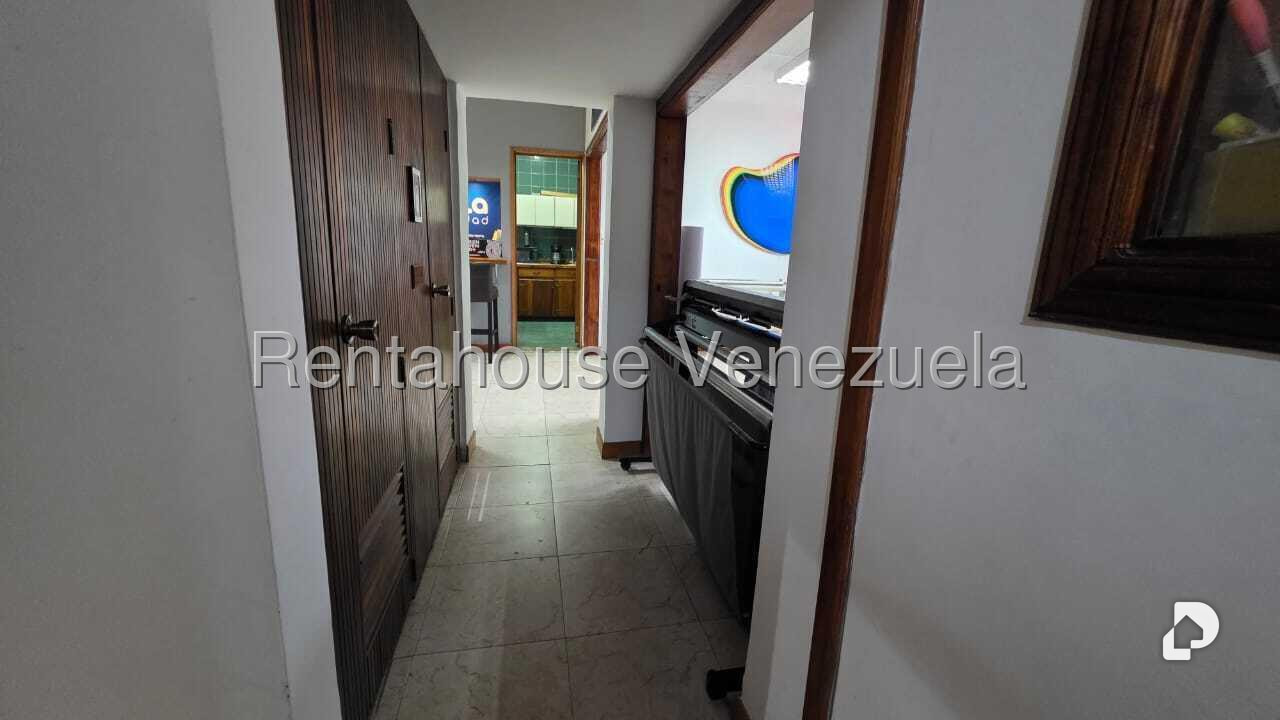 Oficina en Los Palos Grandes, Caracas – 12