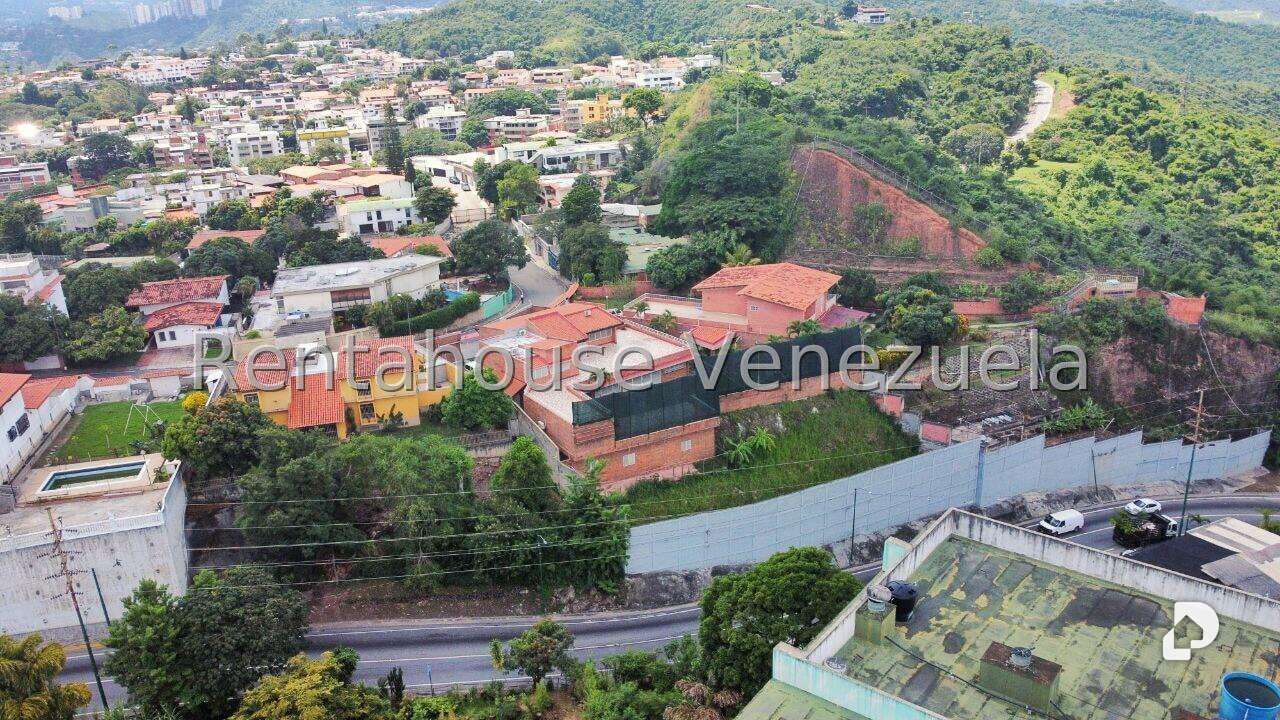Casa en Cumbres de Curumo, Caracas – 30