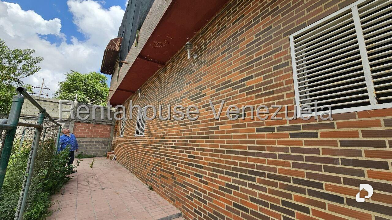 Casa en Cumbres de Curumo, Caracas – 17