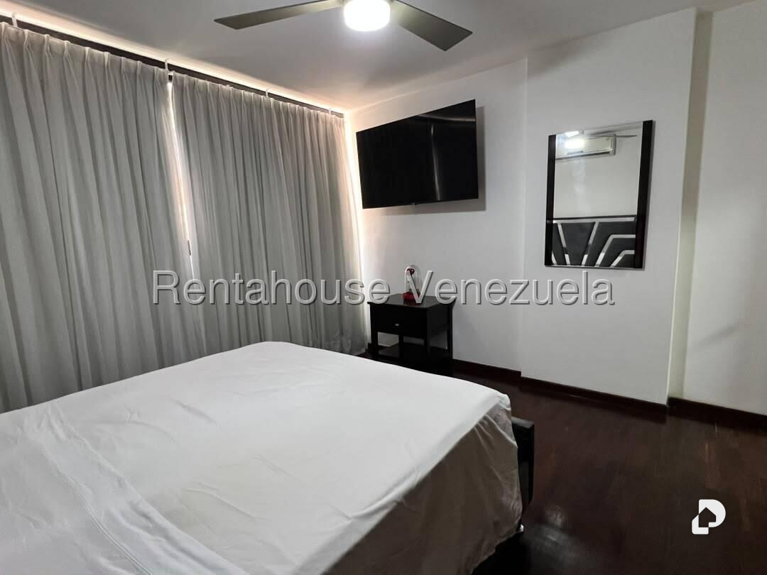 Apartamento en Los Palos Grandes, Caracas – 23