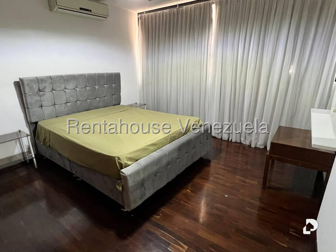 Apartamento en Los Palos Grandes, Caracas – 28