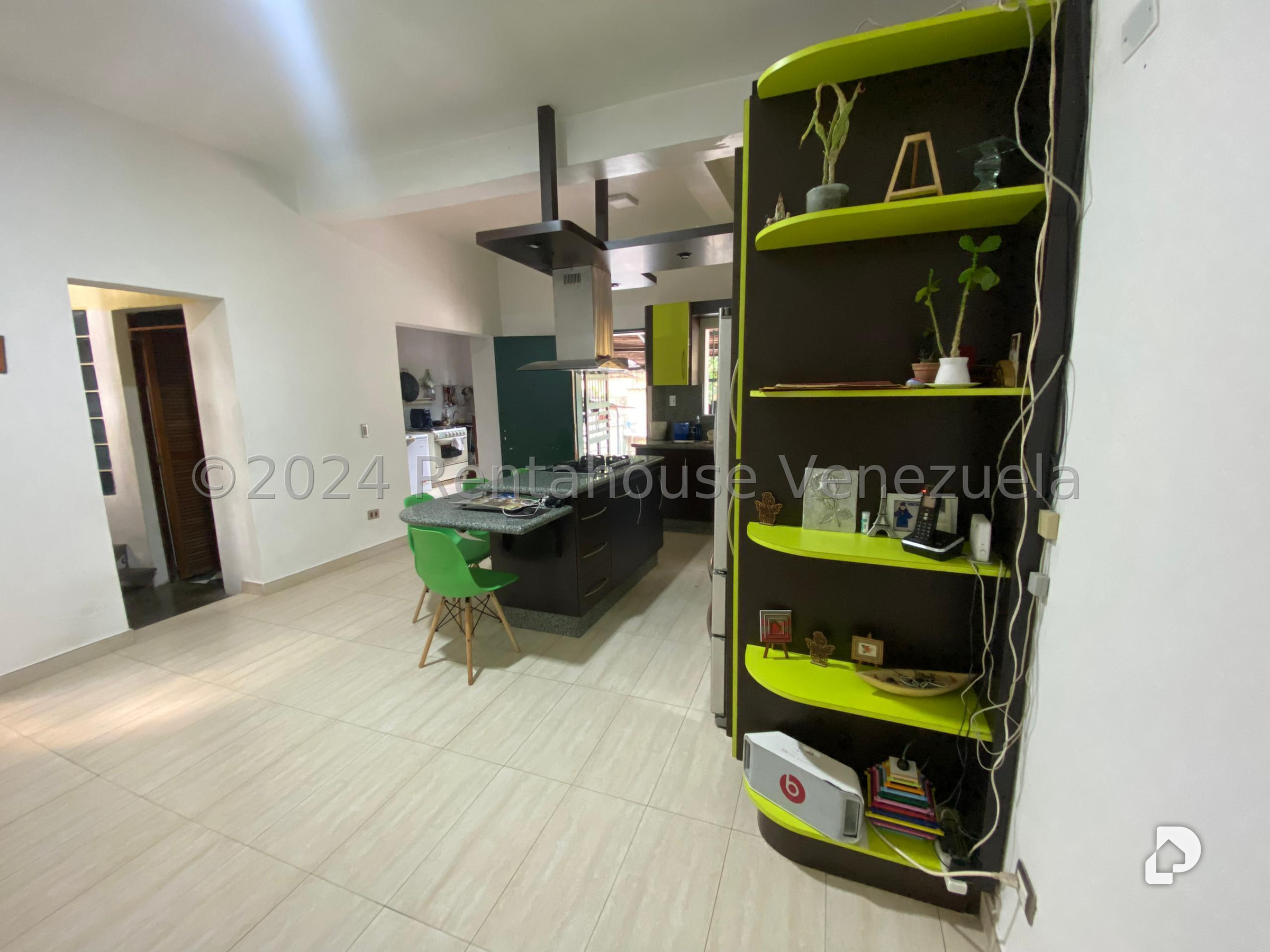 Local comercial en Los Palos Grandes, Caracas – 12