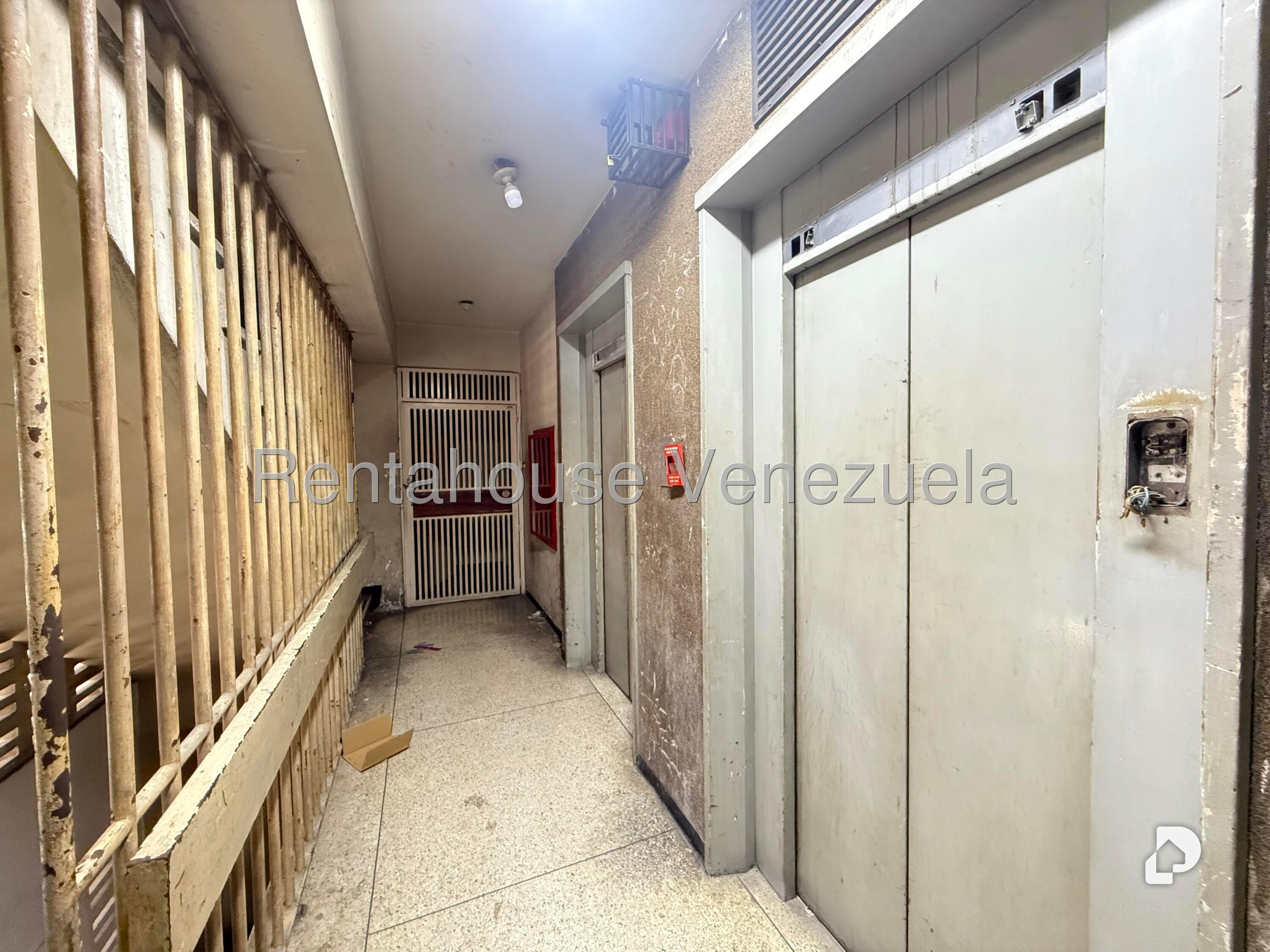 Building in Centro, Caracas – 10