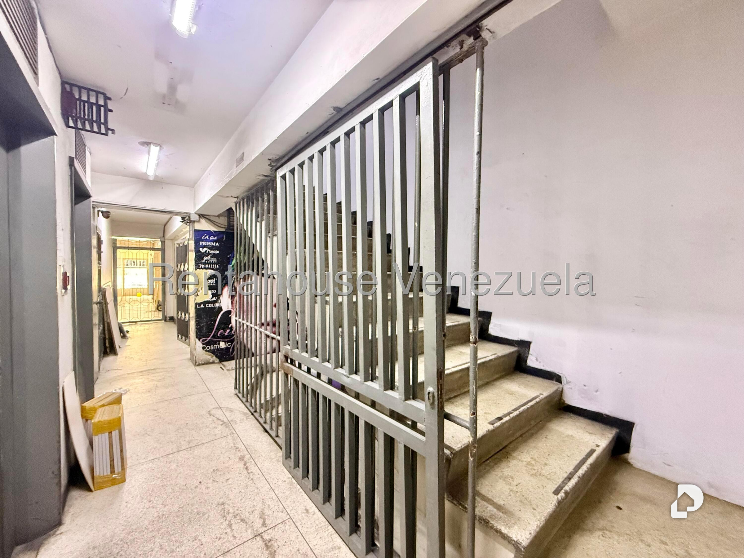 Building in Centro, Caracas – 17