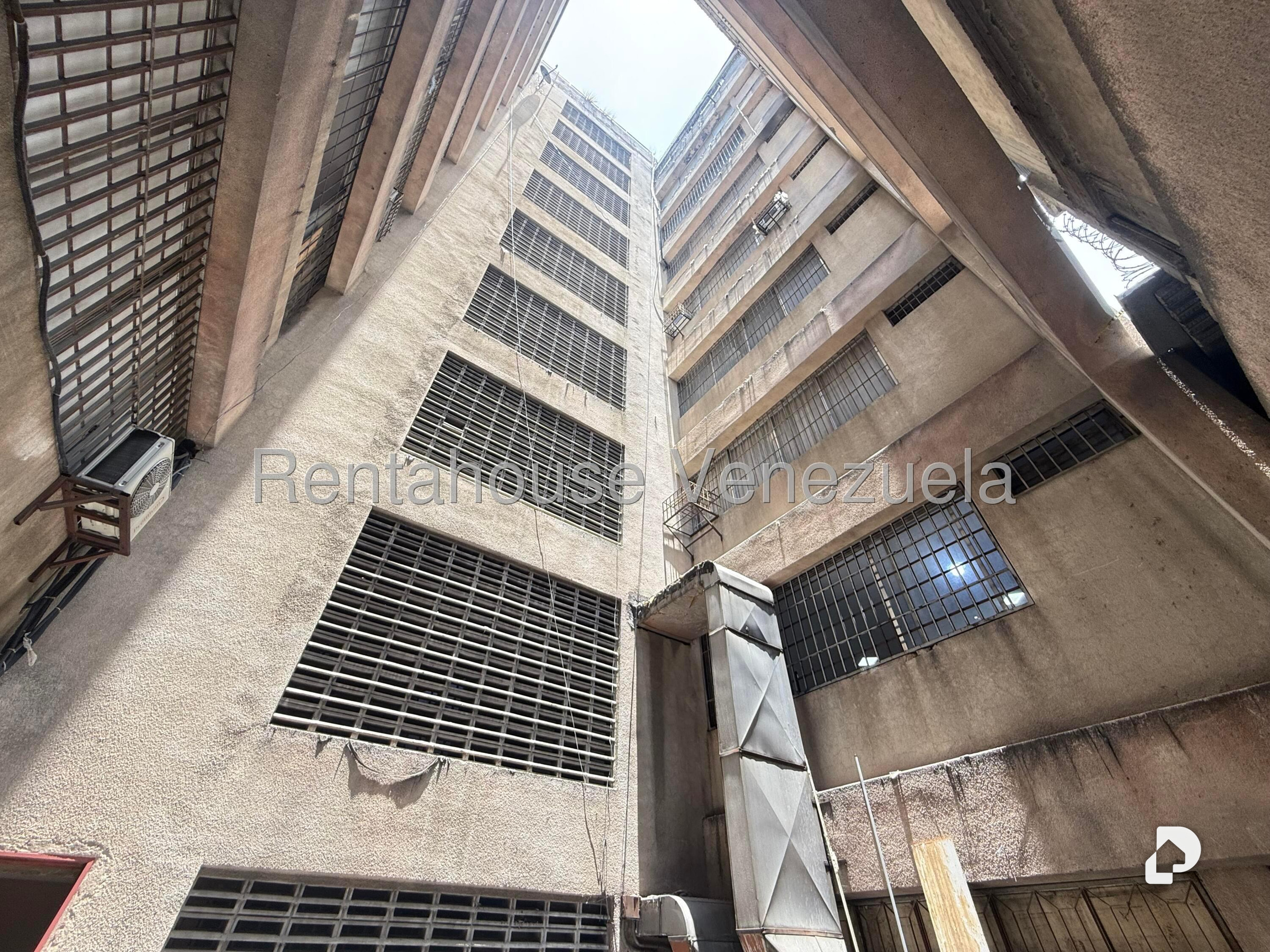 Building in Centro, Caracas – 13