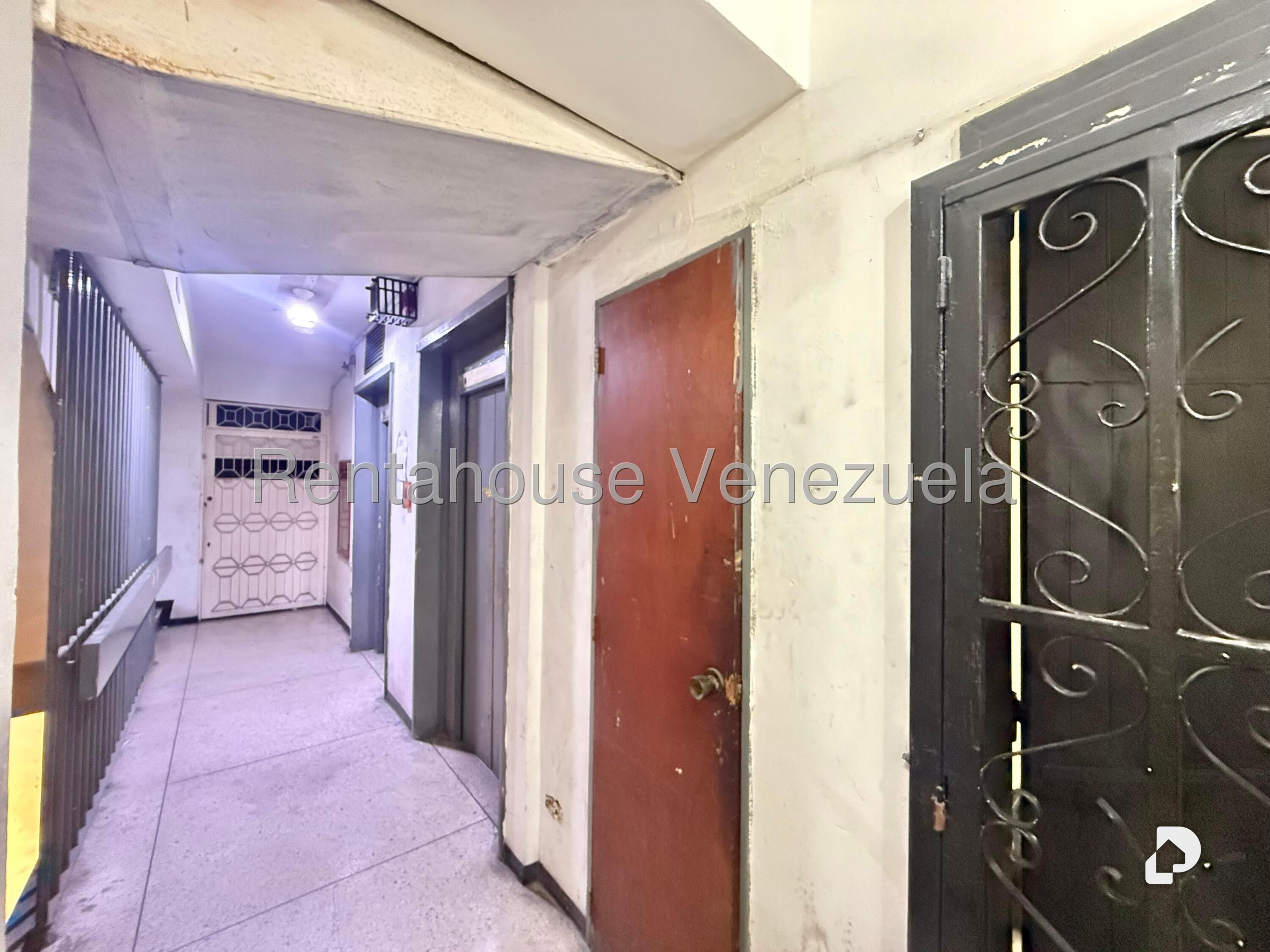 Building in Centro, Caracas – 8