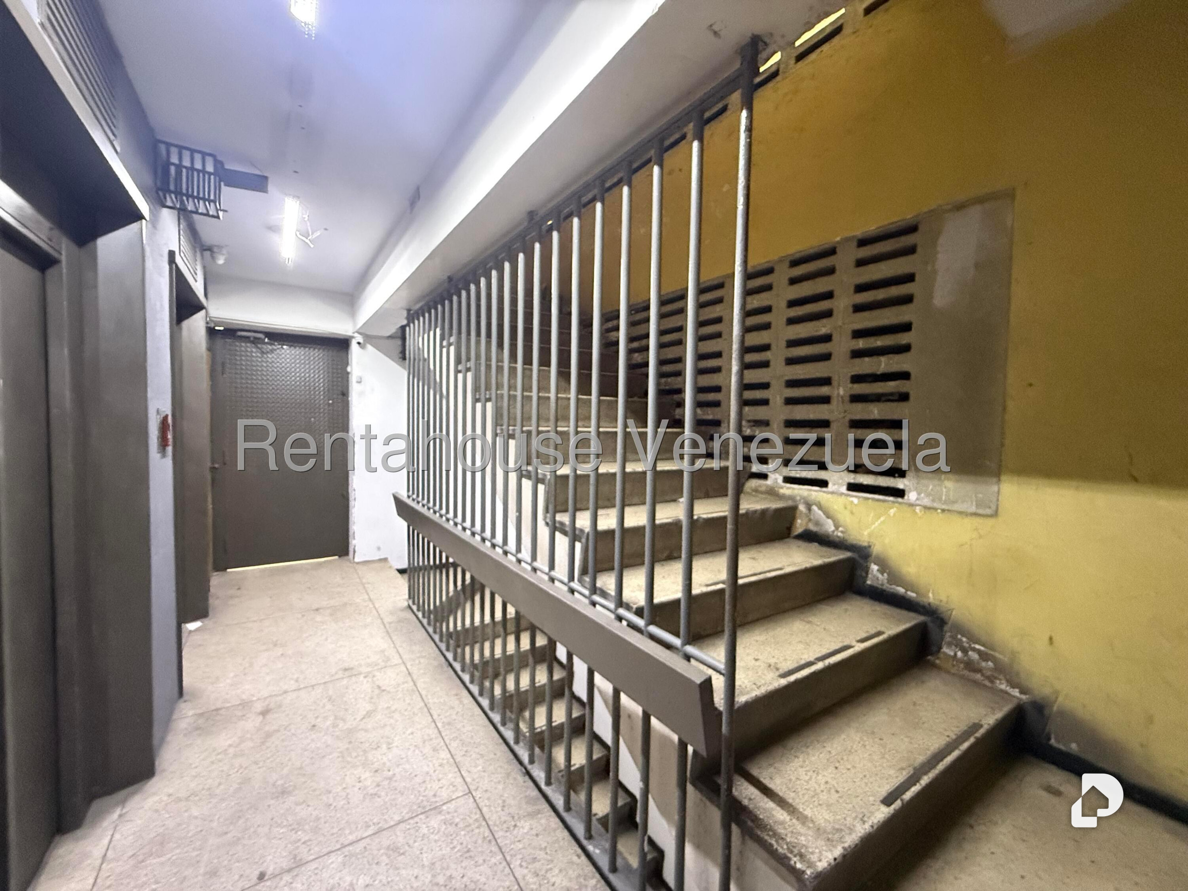 Building in Centro, Caracas – 16