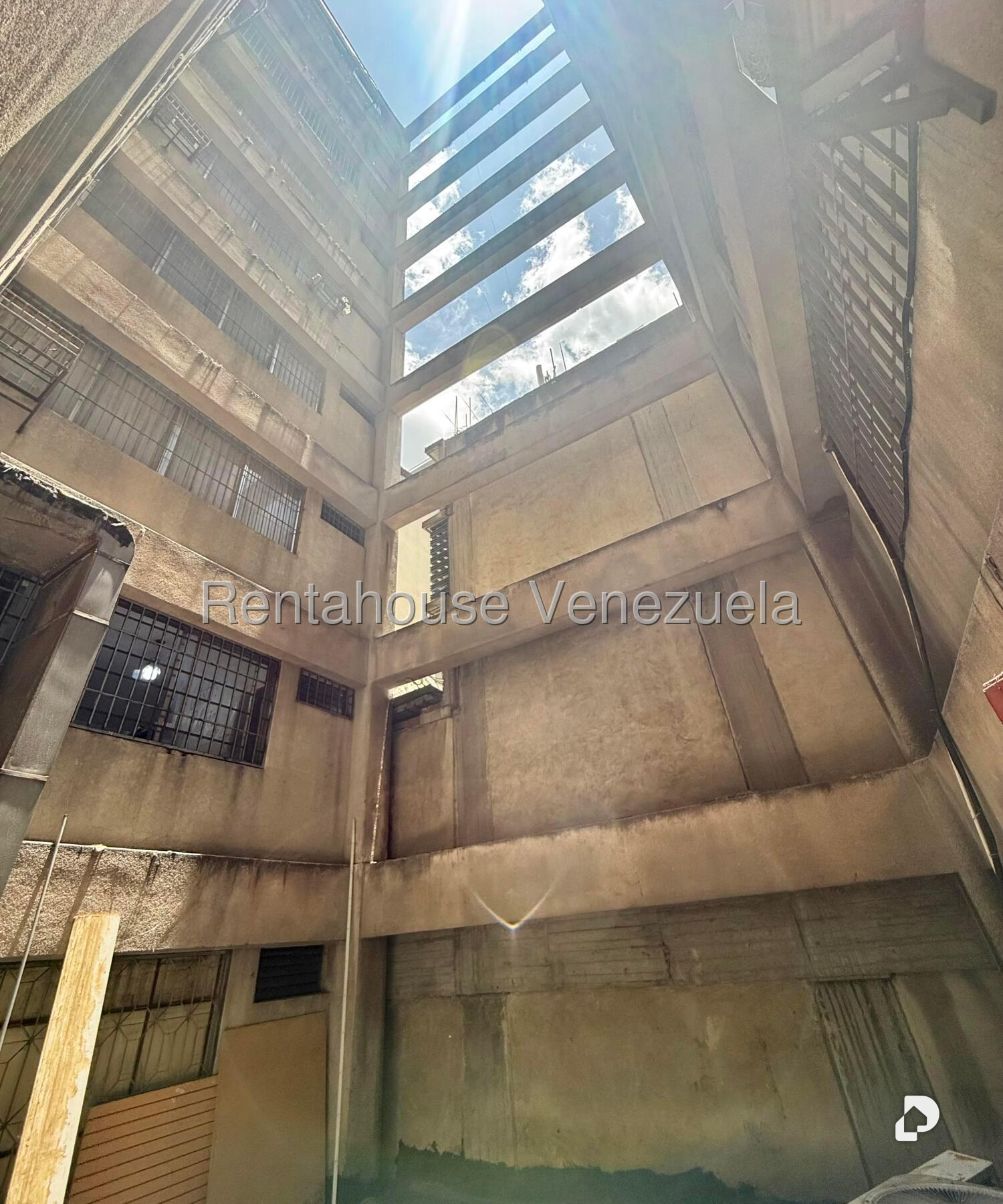 Building in Centro, Caracas – 12