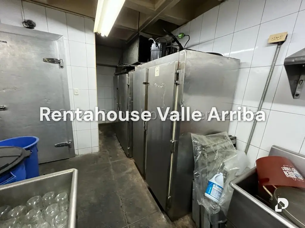 Local comercial en Los Palos Grandes, Caracas – 13