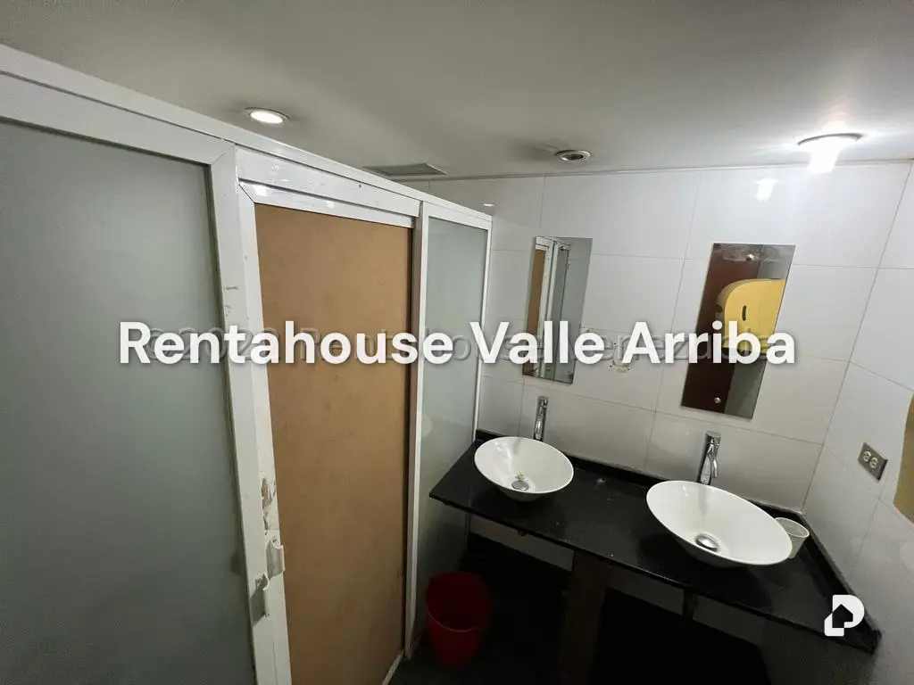 Local comercial en Los Palos Grandes, Caracas – 9