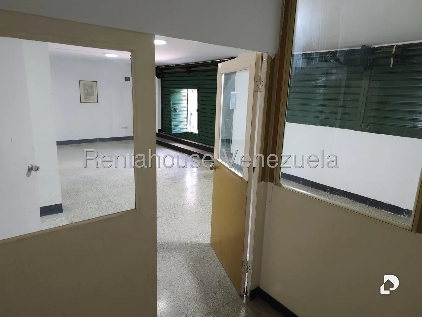 Local comercial en Montecristo, Caracas – 13