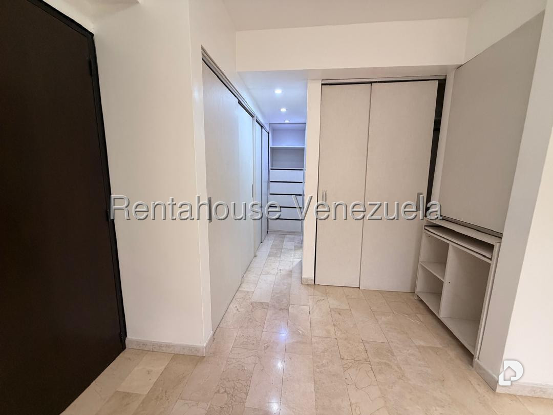 Apartamento en El Rosal, Caracas – 11