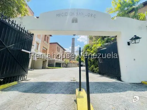 Casa en La Floresta, Caracas – 18