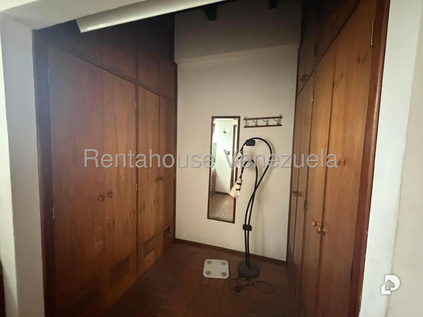 Casa en Prados del Este, Caracas – 25