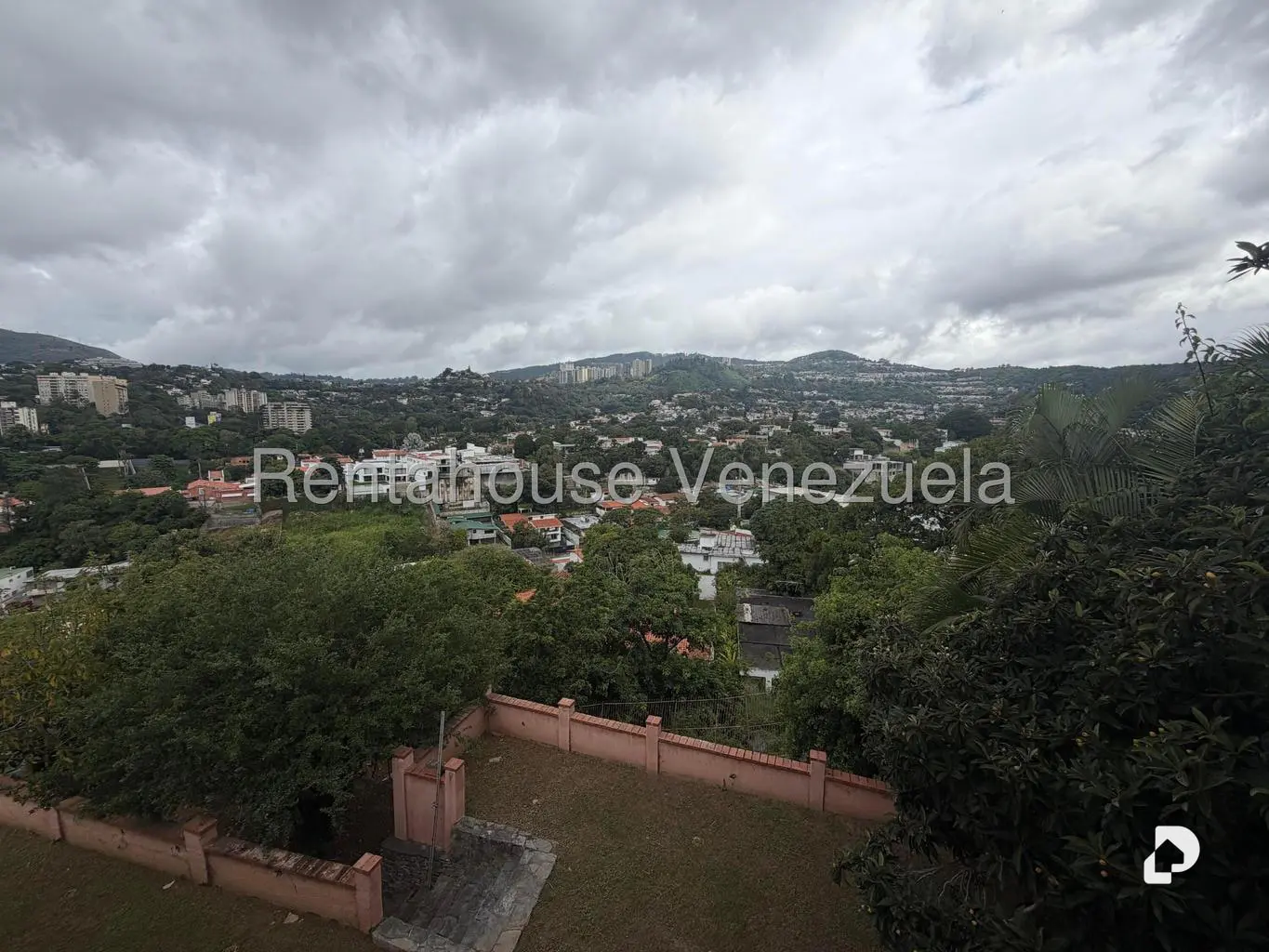 Casa en Prados del Este, Caracas – 23