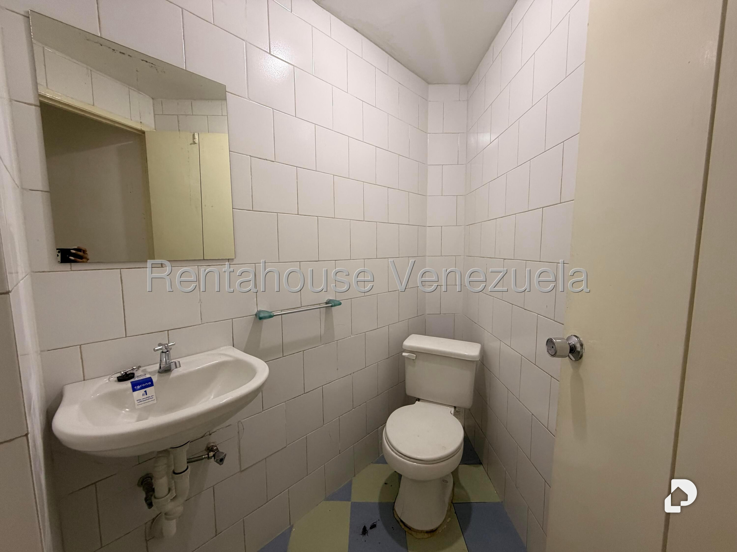 Local comercial en La Carlota, Caracas – 11