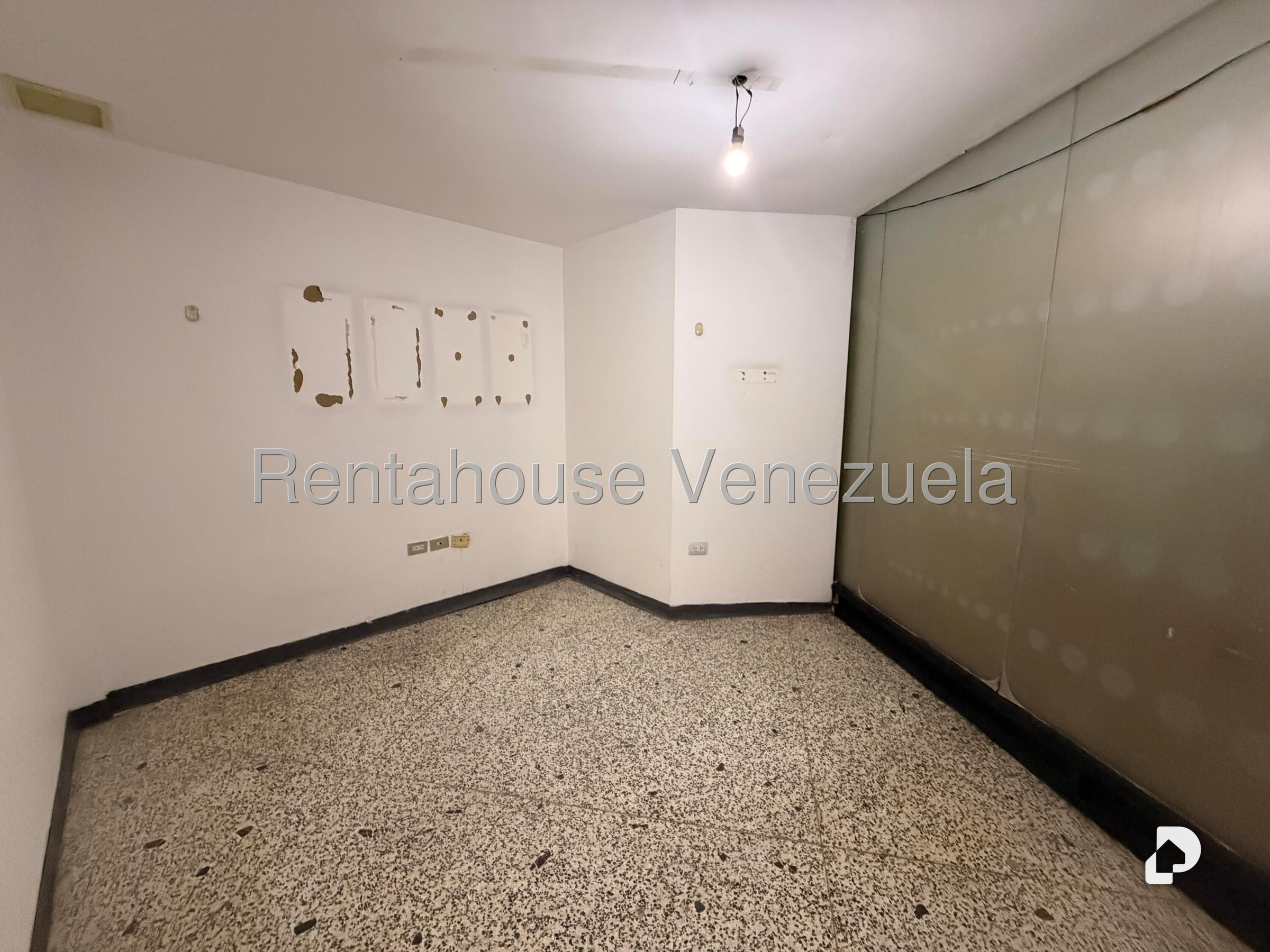 Local comercial en La Carlota, Caracas – 9
