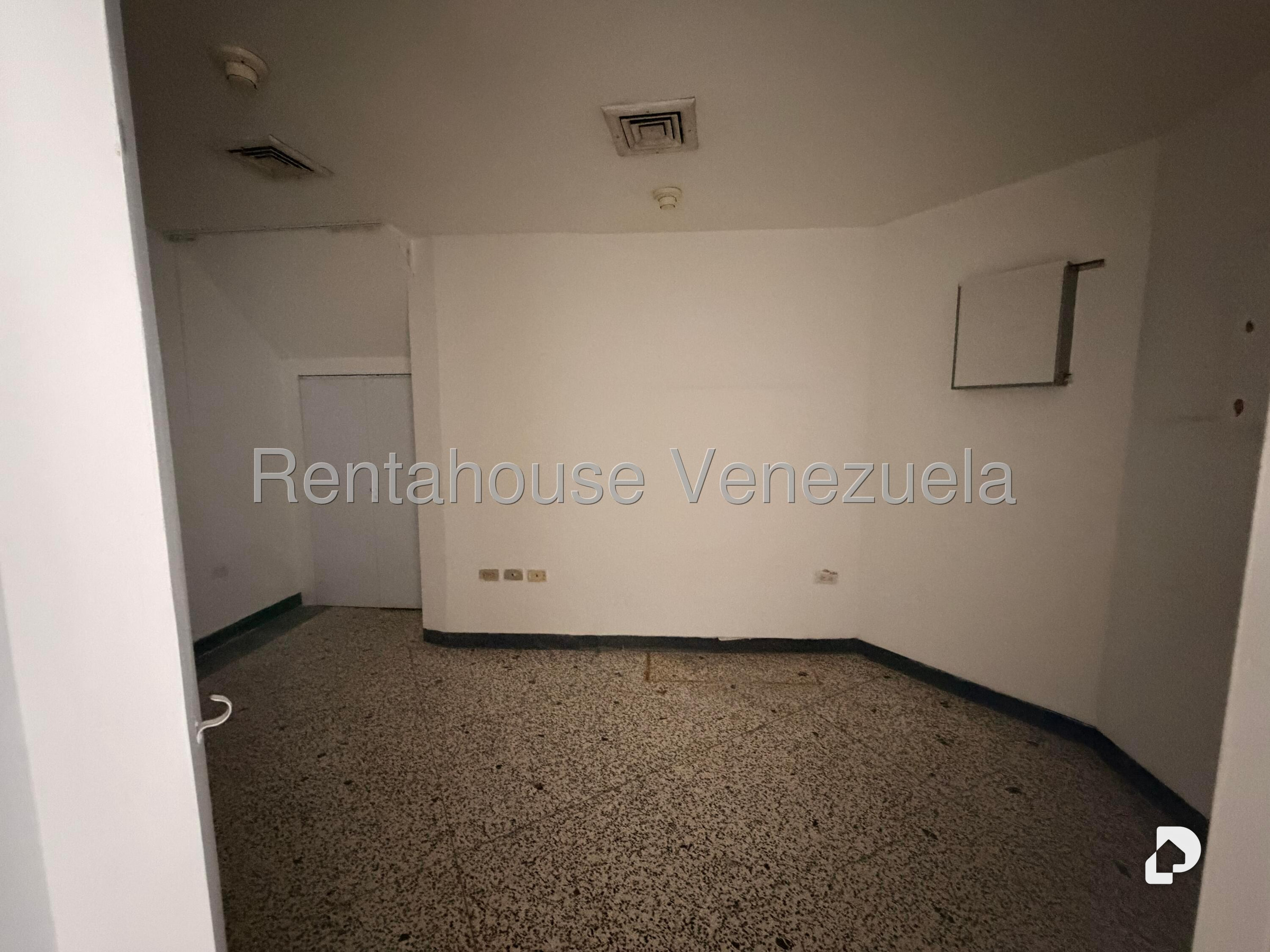 Local comercial en La Carlota, Caracas – 8