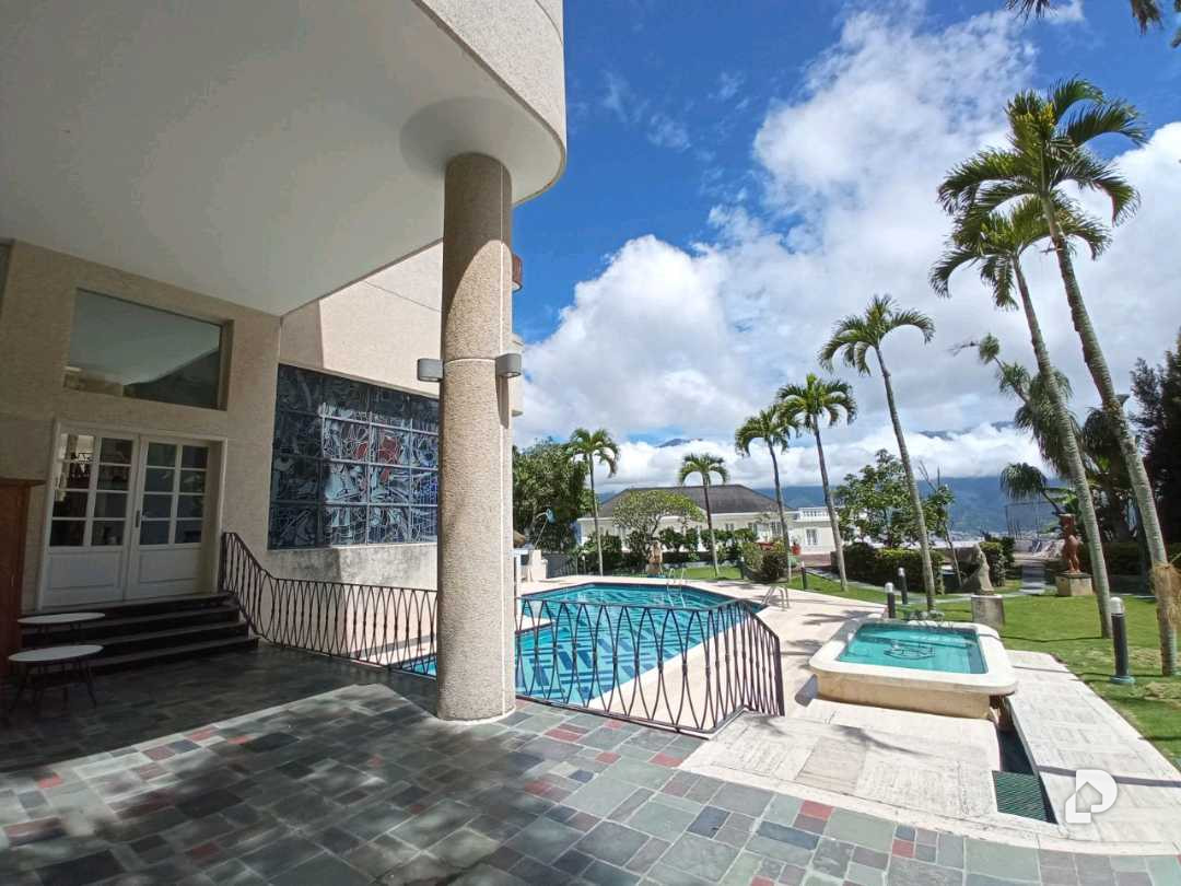 Casa en Cerro Verde, Caracas – 29