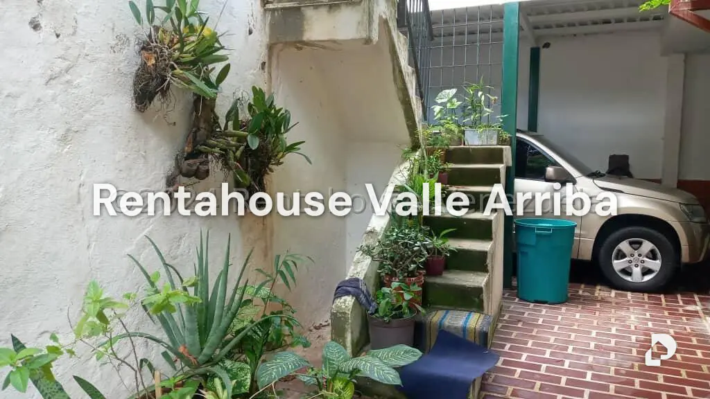 Casa en Lomas De La Trinidad, Caracas – 25