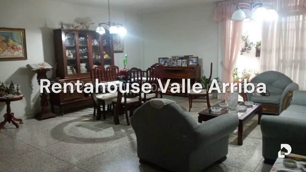 Casa en Lomas De La Trinidad, Caracas – 4