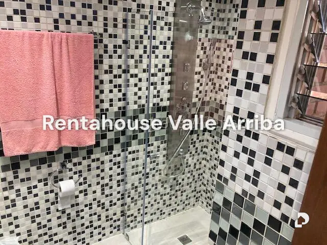 Apartamento en Lomas de La Lagunita, Caracas – 17