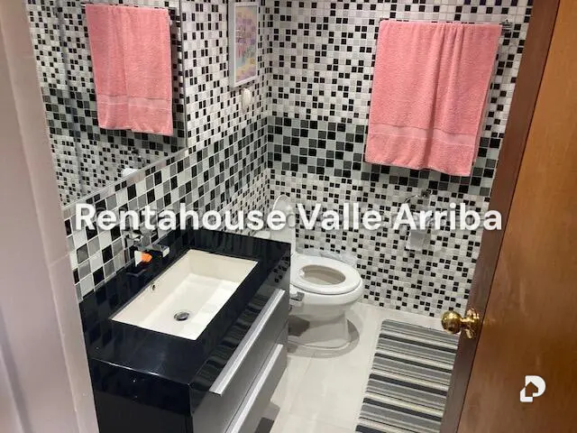 Apartamento en Lomas de La Lagunita, Caracas – 16