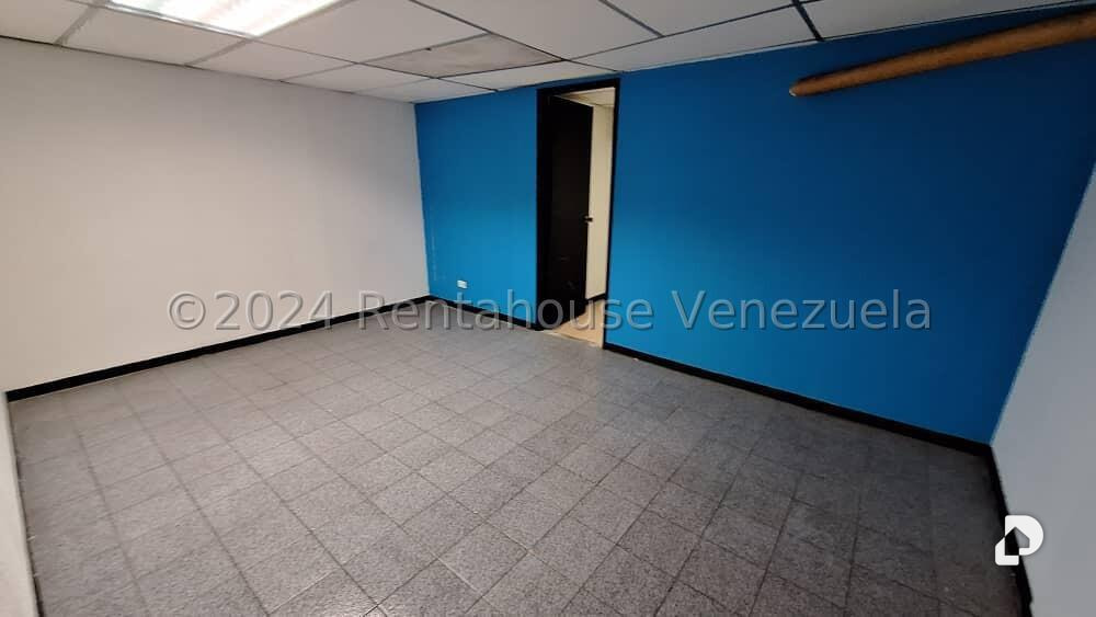 Local comercial en La Urbina, Caracas – 16