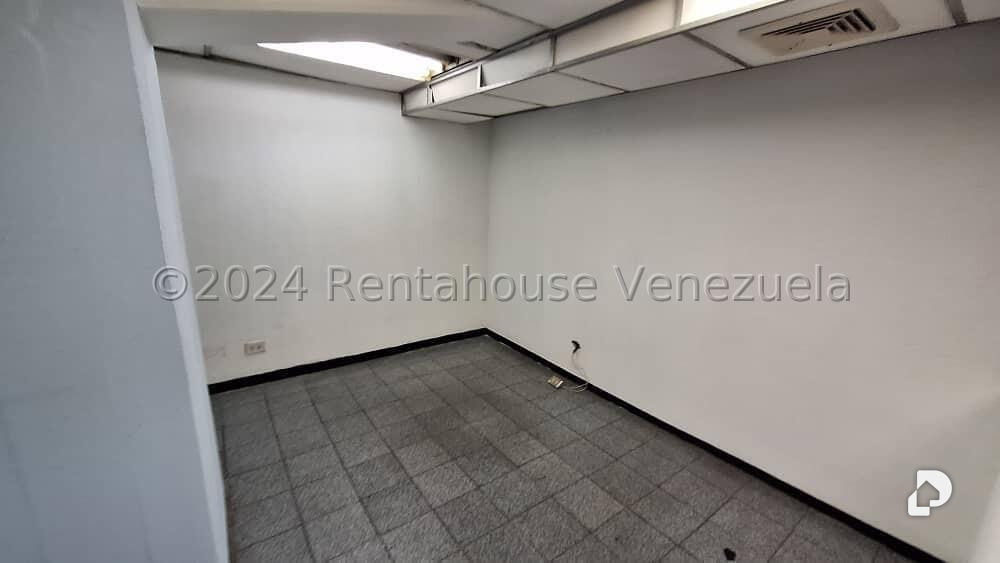 Local comercial en La Urbina, Caracas – 14