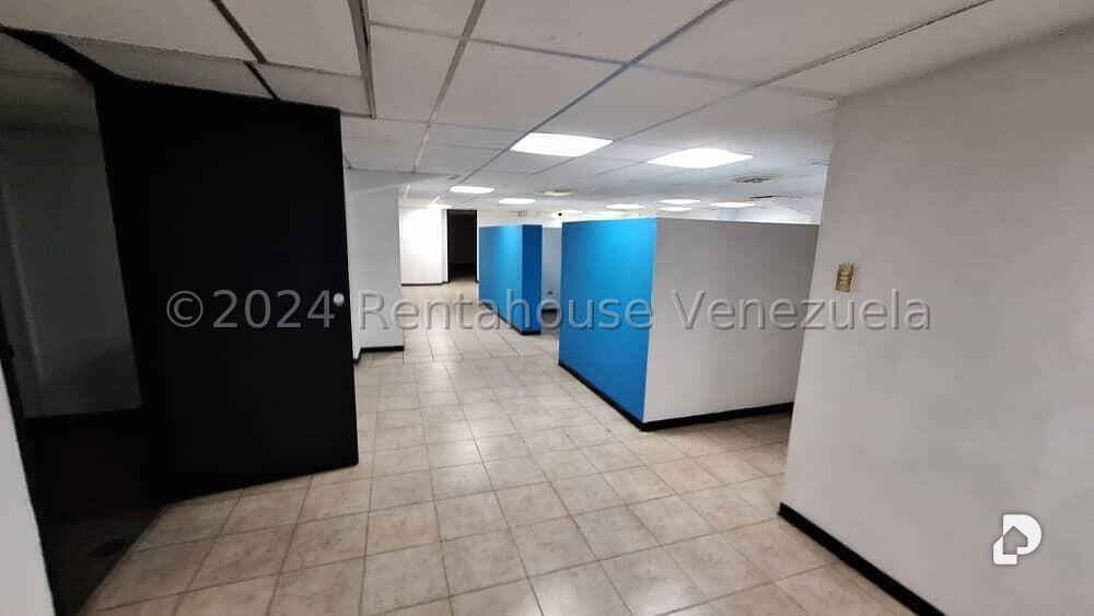 Local comercial en La Urbina, Caracas – 30