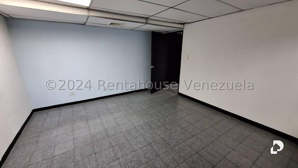 Local comercial en La Urbina, Caracas – 19