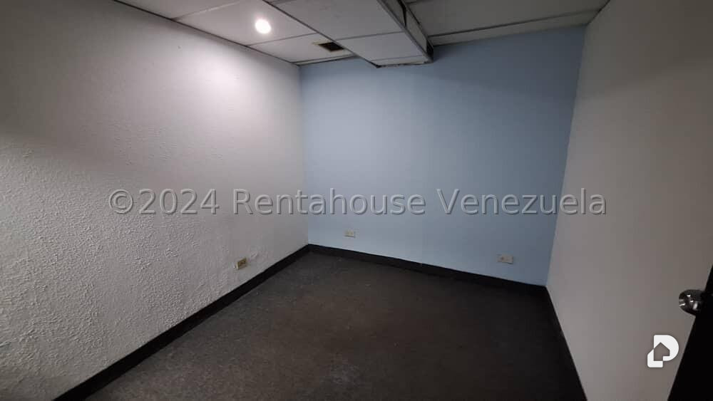 Local comercial en La Urbina, Caracas – 17