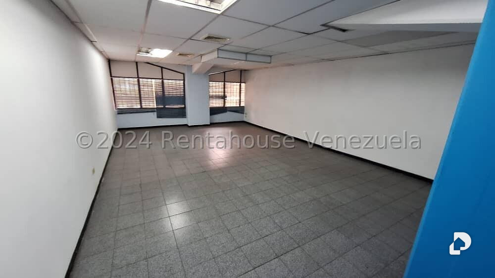 Local comercial en La Urbina, Caracas – 20