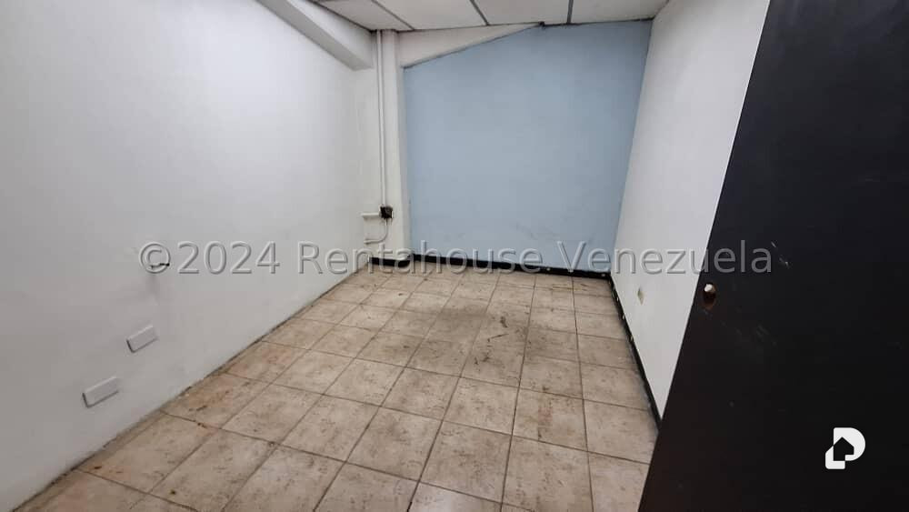 Local comercial en La Urbina, Caracas – 27