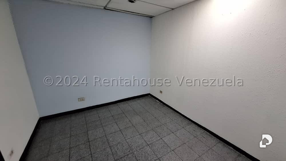Local comercial en La Urbina, Caracas – 13