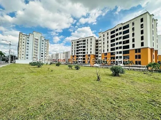 Terreno en Urbanizacion Los Chaguaramos, Maracay - 1