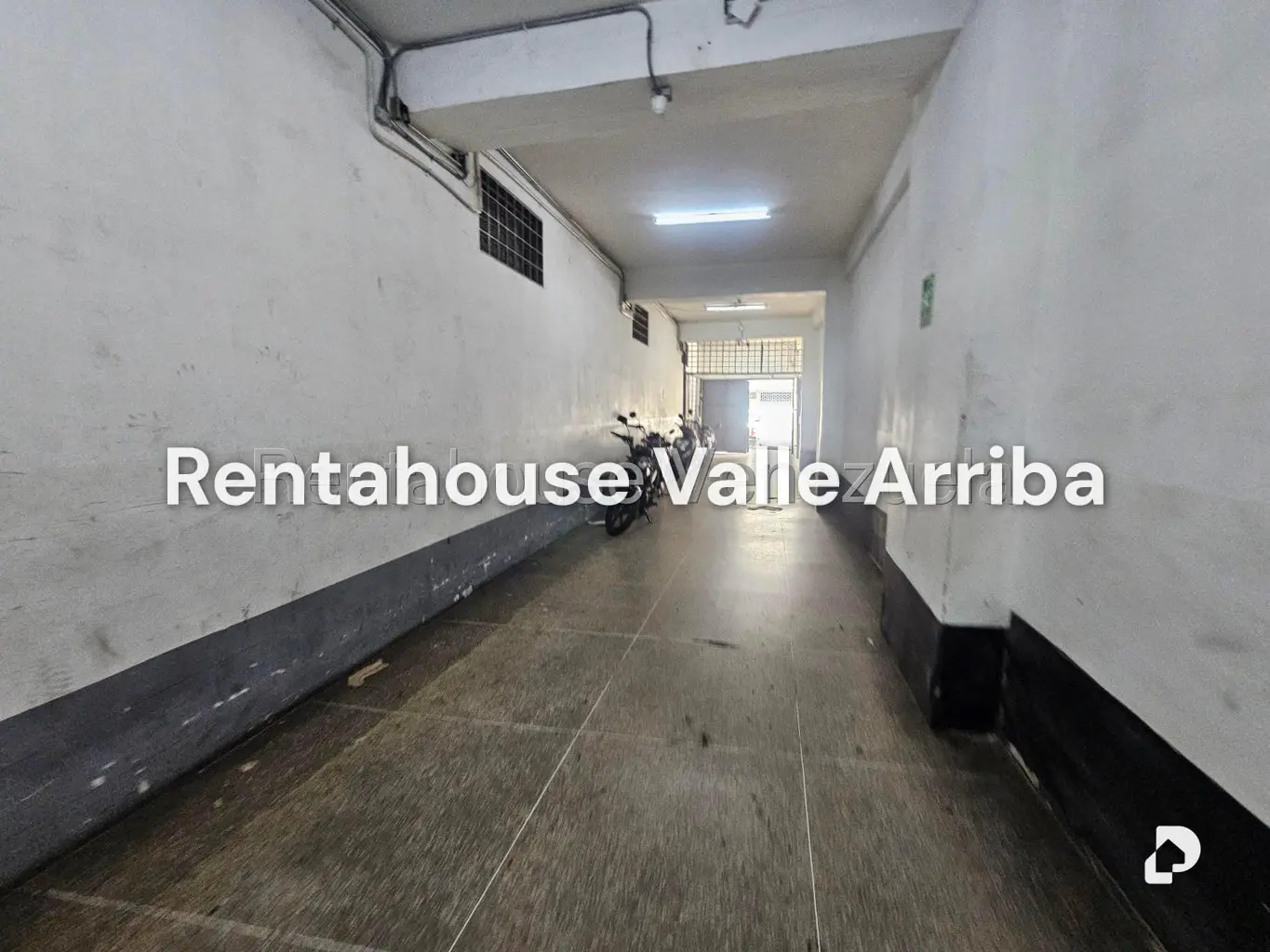 Local comercial en Parroquia Altagracia, Caracas – 24