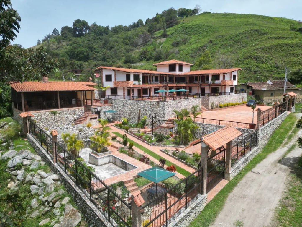 Edificio en Mucunután, Tabay - 1