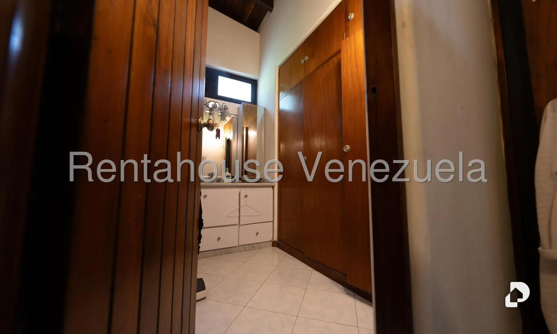 Casa en Cerro Verde, Caracas – 25